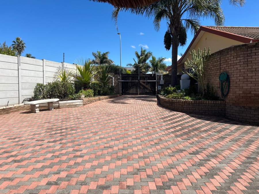 4 Bedroom Property for Sale in Azalea Park Eastern Cape